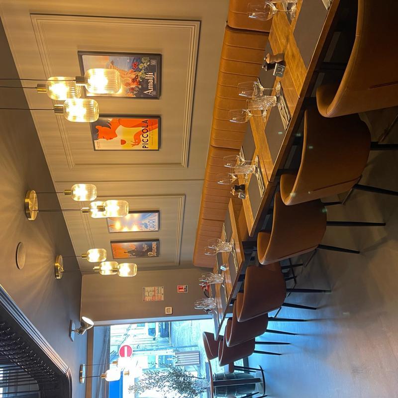 Grande salle du restaurant Piccolo Italia Cognac